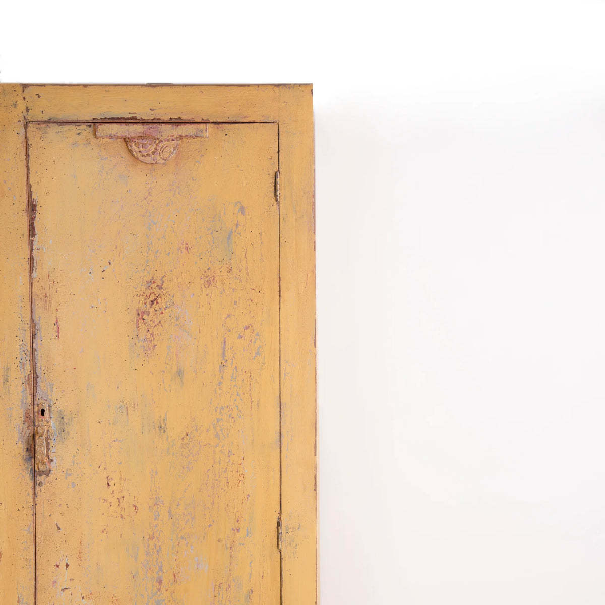 Whitey White on perus valkoinen Lazy Range kalustemaali,
Valkoinen, mattapintainen maali listoihin, oviin, paneeleihin ja kalusteisiin. Kestävä ja helppokäyttöinen maali kodin viimeistelyyn. Varma valinta, se kaunis, kellastumaton ja puhdas valkoinen - toimii aina!