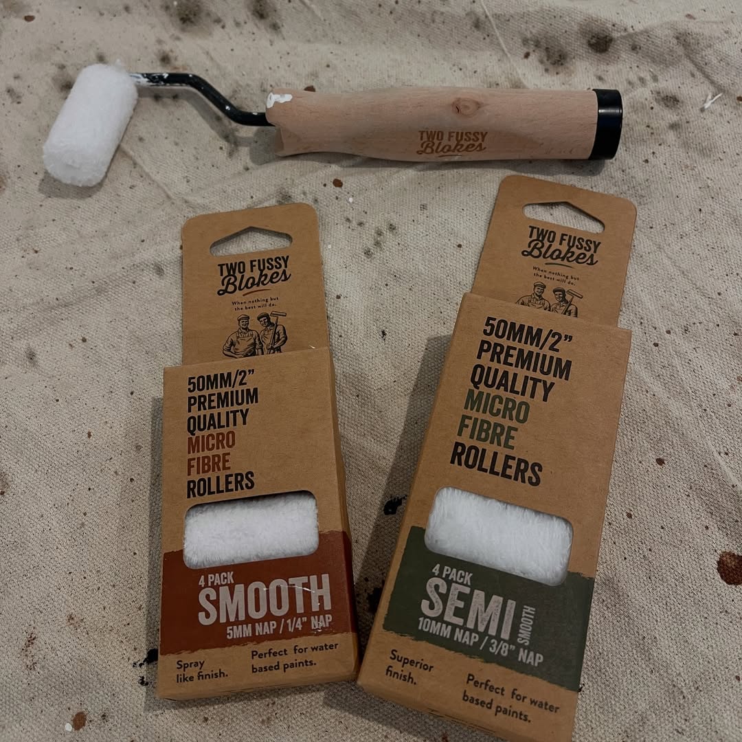 5cm kapea mikrokuitu tela on erinomainen kulmien ja ahtaiden välien maalaukseen.