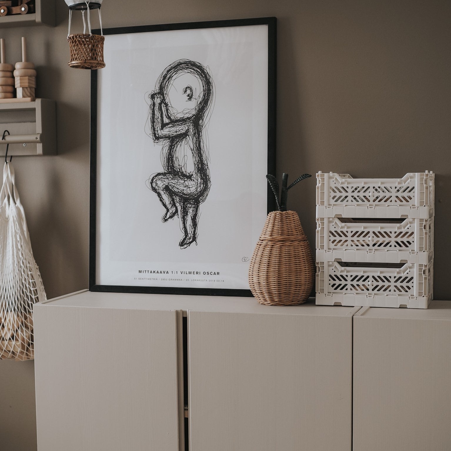 Lasten huoneen ikean ivar kaappi maalattu ruskeaksi Frenchic maaleilla.