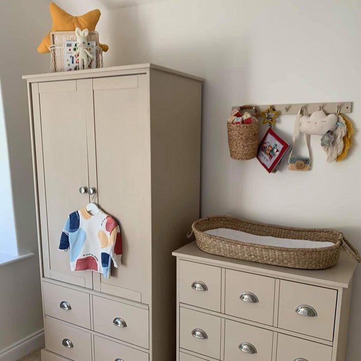 Stone Rosie - täyteläinen beige - vahallinen kalkkimaali Frenchic Paint Finland.