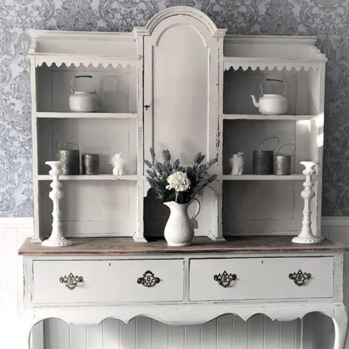 Wolf Whistle - helmenharmaa - vahallinen kalkkimaali Frenchic Paint Lazy Range chalk paint.