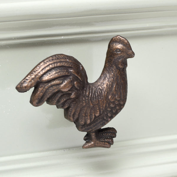 Kukko_metallinen_nuppi_vedin_laatikostoon_Frenchic_maalikaupasta.