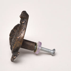 Kukko_metallinen_nuppi_vedin_laatikostoon_Frenchic_maalikaupasta.