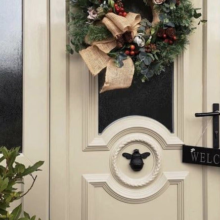 Kaunis. painava ja laadukas ovikolkutin, mehiläisen muotoinen Frenchic.