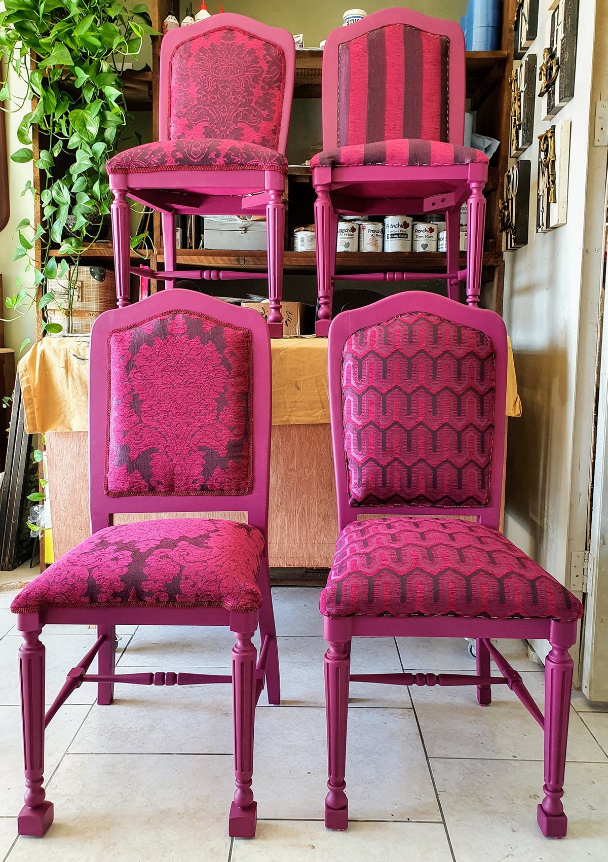 Violetti kalustemaali Frenchic sarjasta. 