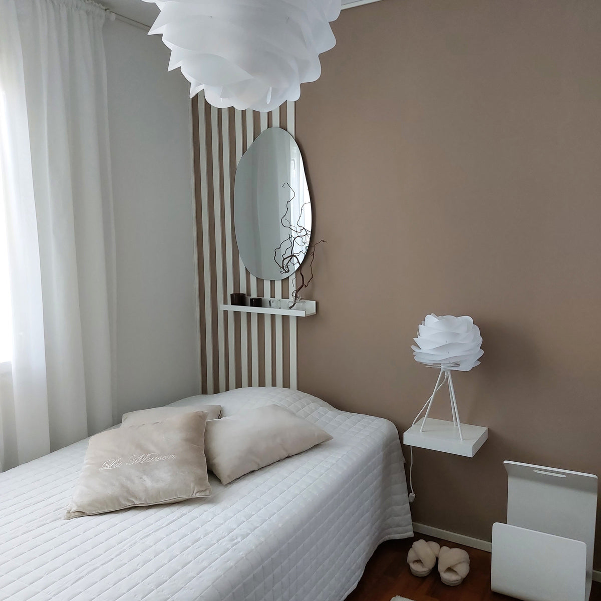 BEIGE SEINÄMAALI FRENCHIC SWAYED. 