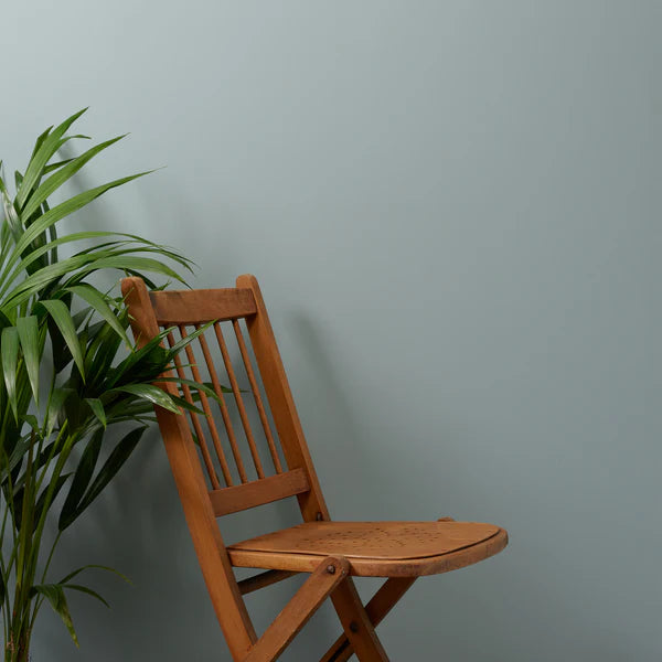 Scotch Mist - siniharmaa Lazy Range kalkkimaali. Siniharmaa maalisävy. Luonteikas, luonnollinen ja elävä harmaan sävy. Tyylikäs ja ihastuttava, perinnesävyn sininen. 