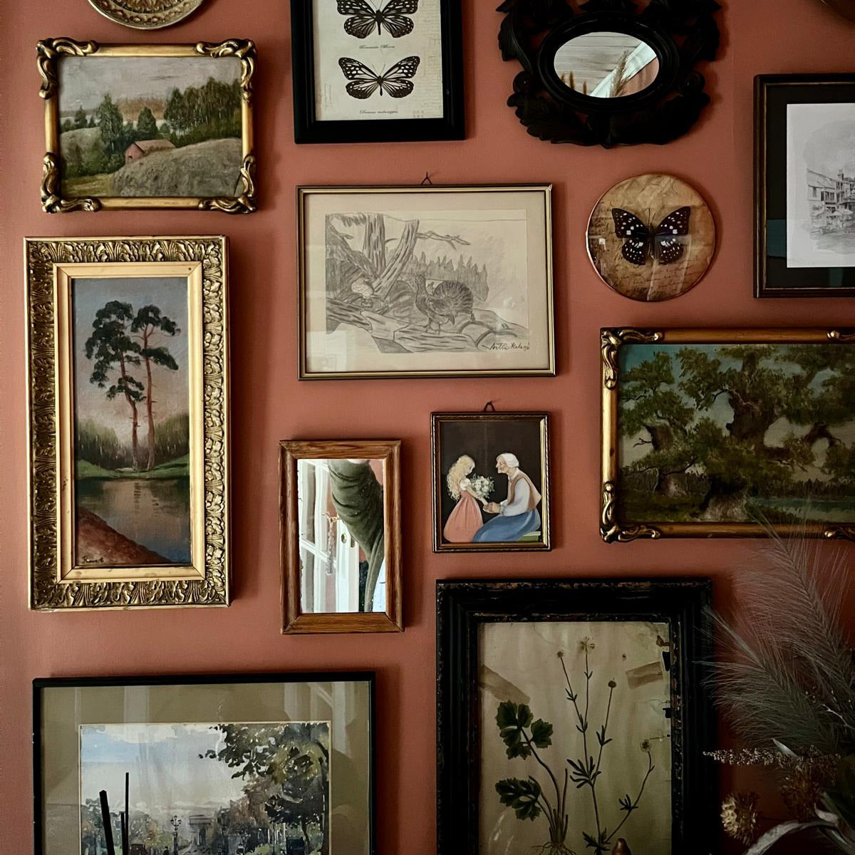 Terrakotta seinämaali sopii kauniisti vanhaan taloon. Sävy on Earthy Frenchic seinämaalisarjasta. 