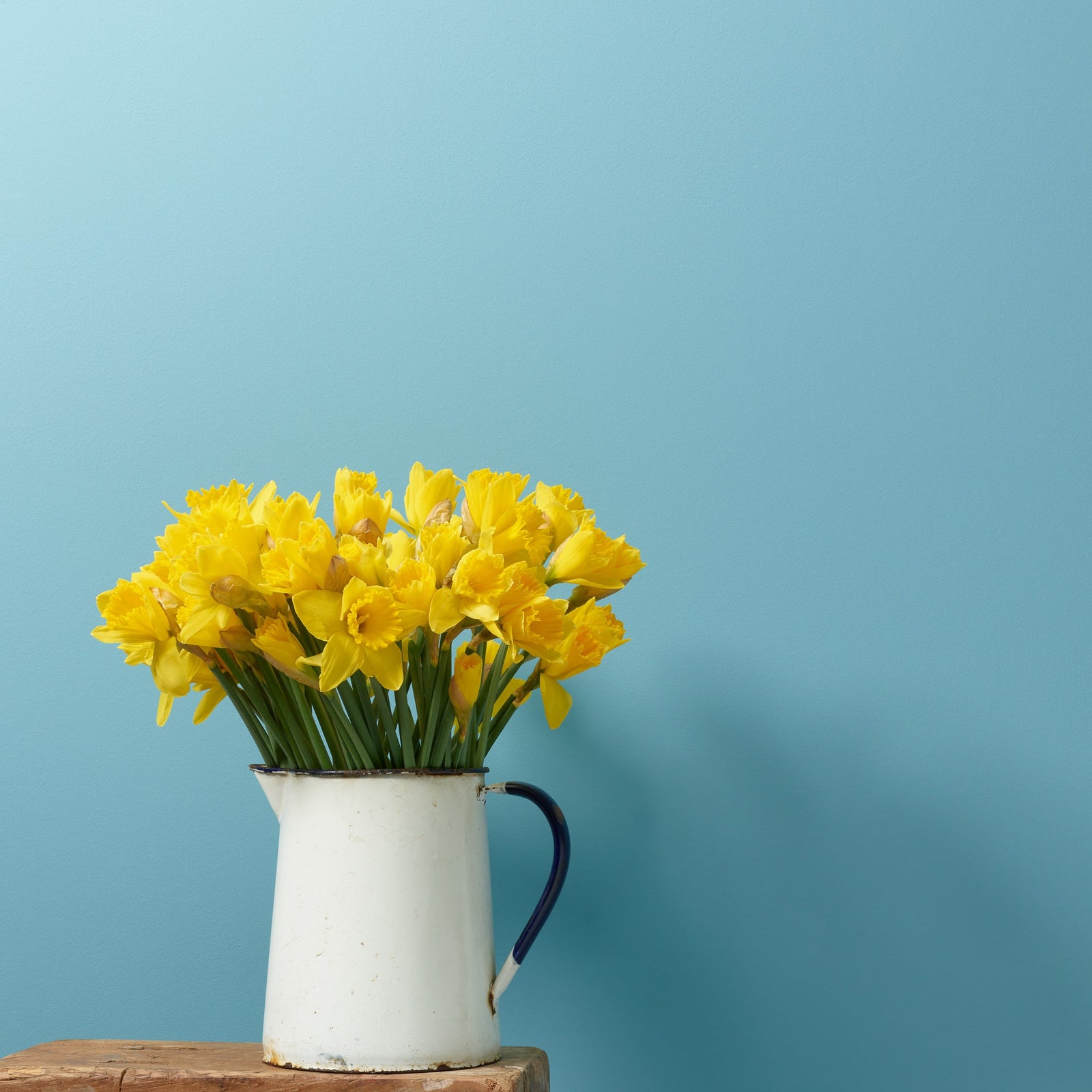 Turkoosi Santorini on vaalea ja kirkas maalisävy Frenchic sarjasta. 