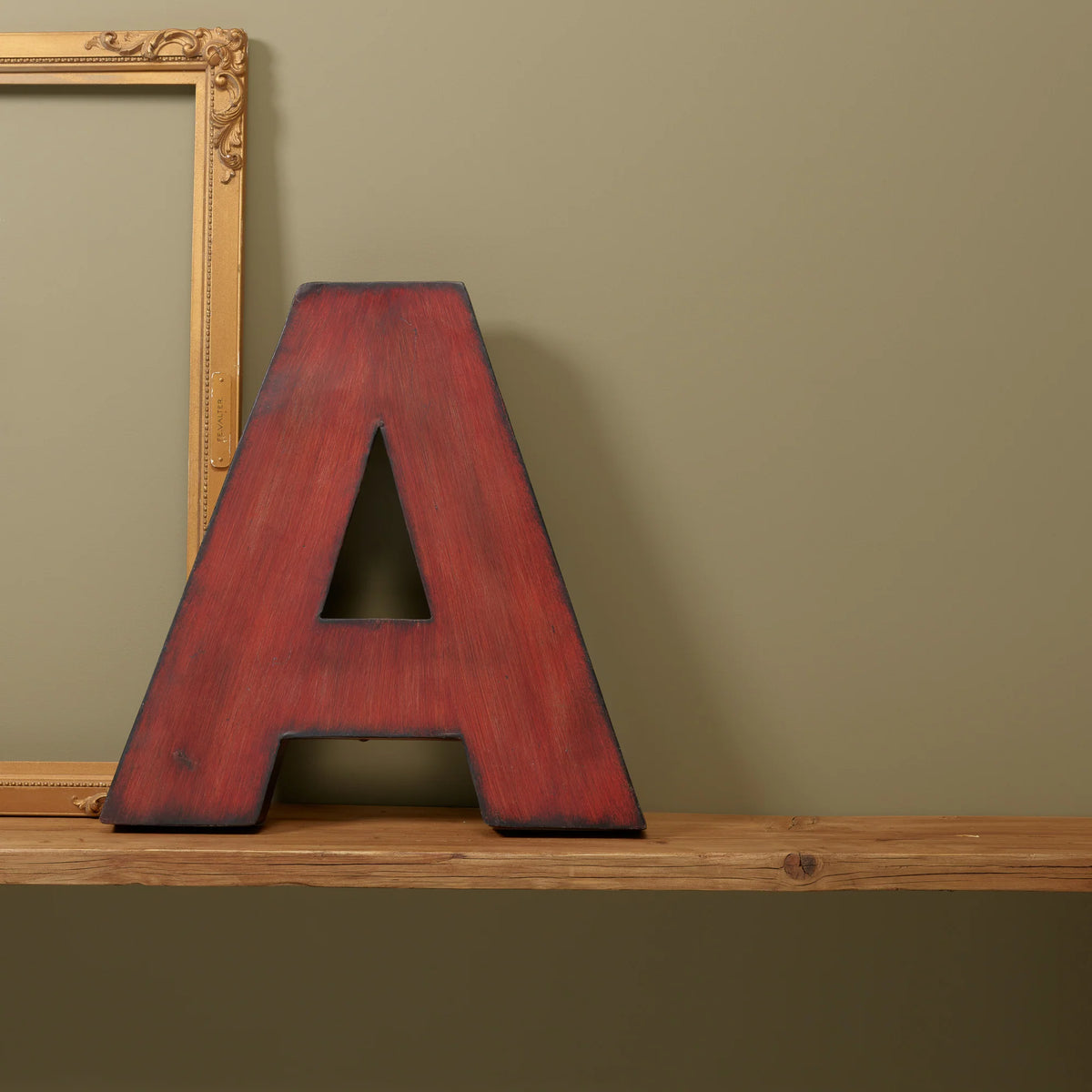 Frenchic seinämaalit ovat mattapintaisia ja hengittäviä, joten ne soveltuvat myös talvikylmien tilojen maalaukseen, kuten kesämökkien ja asuntoautojen ja -vaunujen. Kuvan sävy on vihreä Olivia seinämaali. 