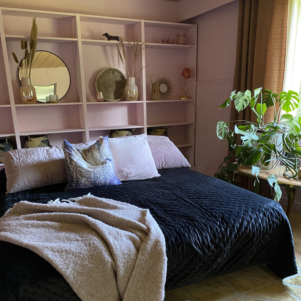 Testivoittaja vaaleanpunainen seinämaali Frenchic. 