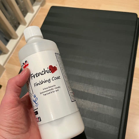 FC tarjoaa kulutusta kestävän pinnan maalatuille keittiökaapin oville, työtasoille, pöydille, puutarhakalusteille, puulattioille ja muille kovalla kulutuksella oleville pinnoille, lisäten pinnan kiiltoa. 