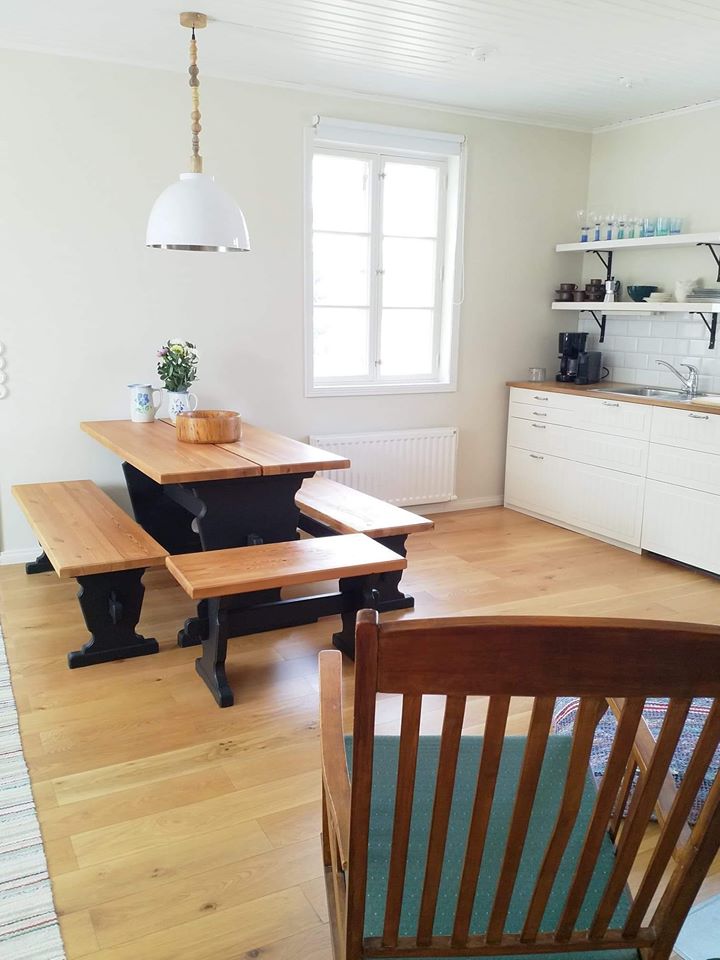 Luonnonvalkoinen seinämaali Parchment on sekä hengittävä, että täysin pestävä maali, joka sopii myös keittiön seiniin. 