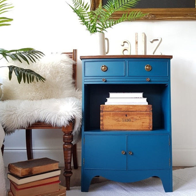 Petrooli maalisävy Steel Teal Frenchic maalikokoelmasta. 