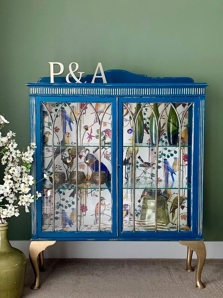 Etsitkö vahvaa ja aitoa petroolinsinistä kalustemaalia? Steel Teal on yksinkertaisesti upein petroolin sävyinen maalisävy.