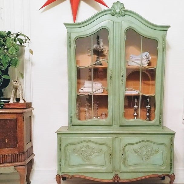 Luonnonvalkoinen Frenchic seinämaali Yorkshire Rose Frenchic Paint Finland. 