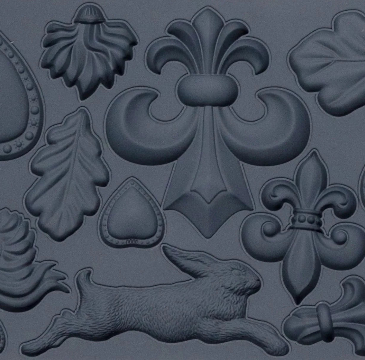 Fleur de Lis- silikonimuotti soveltuu epoksille. 