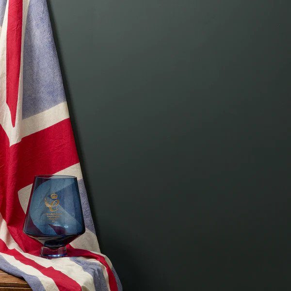 Testivoittaja tumma vihreä seinämaali Frenchic. 