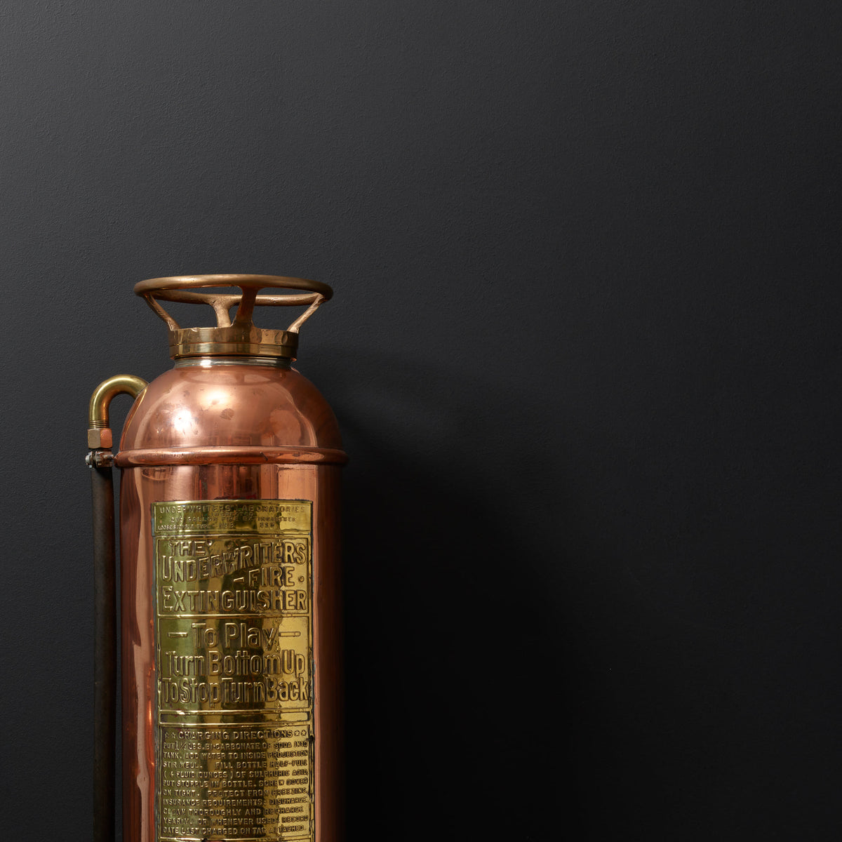 Paras mattamusta maali Blackjack. Lazy Range -maalille ominainen tasoittuva koostumus tekee maalaamisesta helppoa ja lopputuloksesta poikkeuksellisen sileän. Maali asettuu kauniisti kuivumisen aikana, jolloin siveltimen ja telan jäljet sulautuvat tasaiseksi, huolitelluksi pinnaksi.