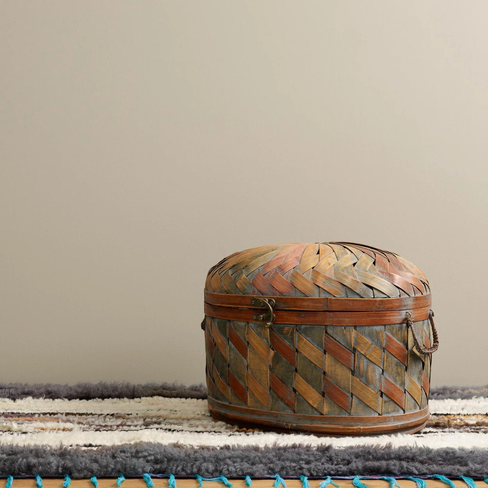 Neutraali beige Salt of The Earth Frenchic maali. 