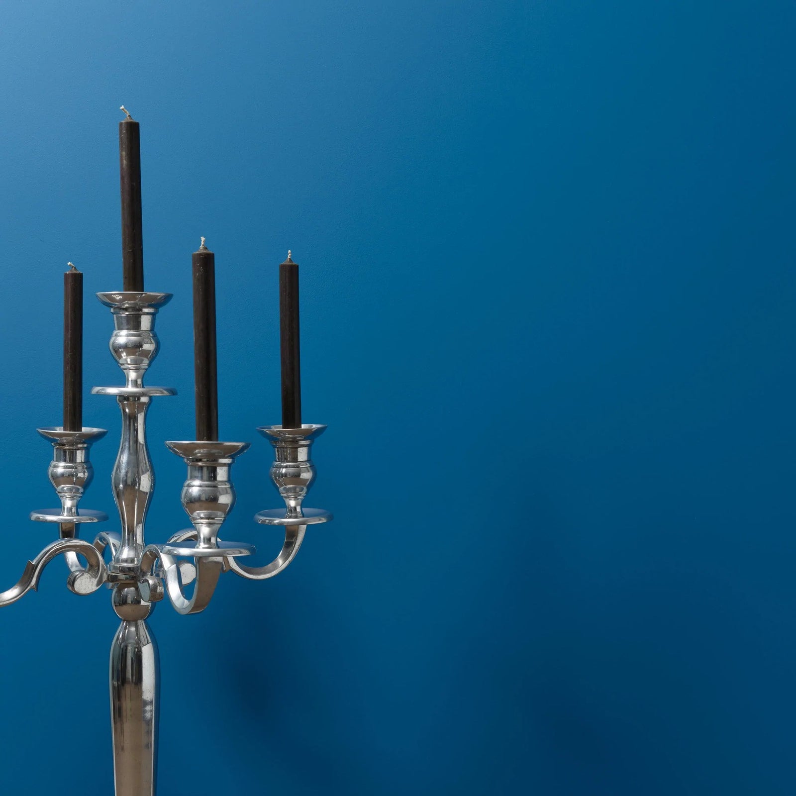 Sininen_seinämaali_Frenchic_paint_finland. 