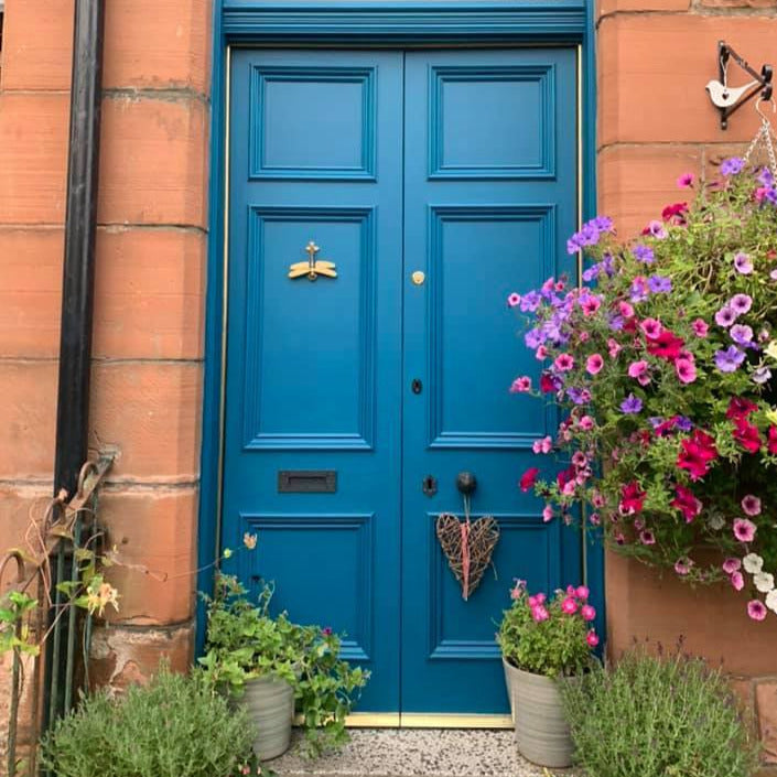 Petroolin sininen Frenchic maali Al Fresco Frenchic Paint Finland. 