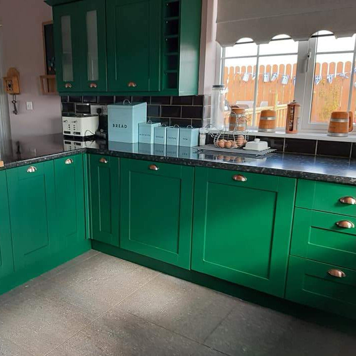 Vihreä keittiö, Frenchic maali Al Fresco Victory Lane. 